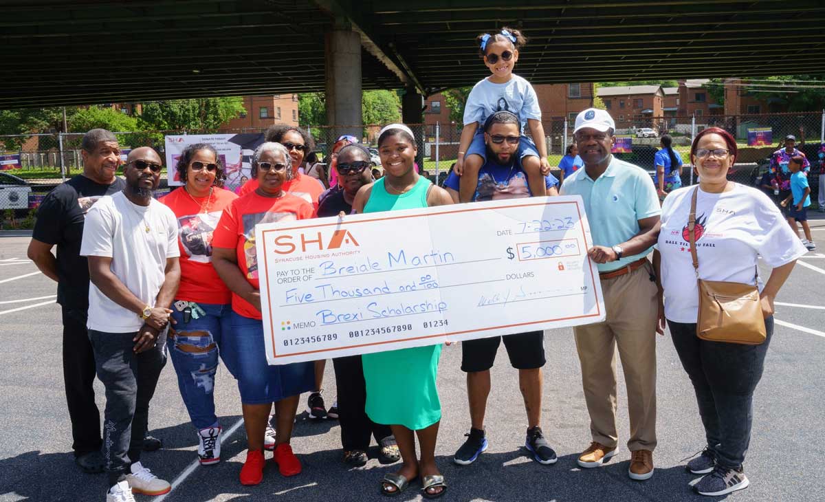 syracuse housing resident scholarship